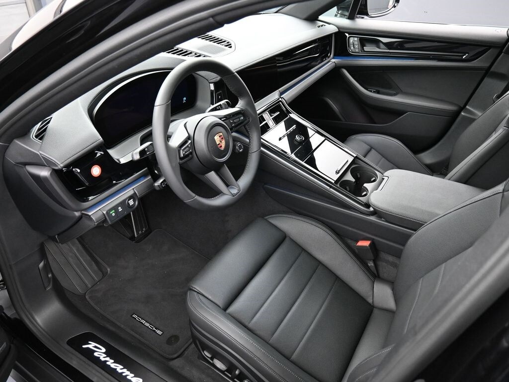 2025 Porsche Panamera 4 photo 4