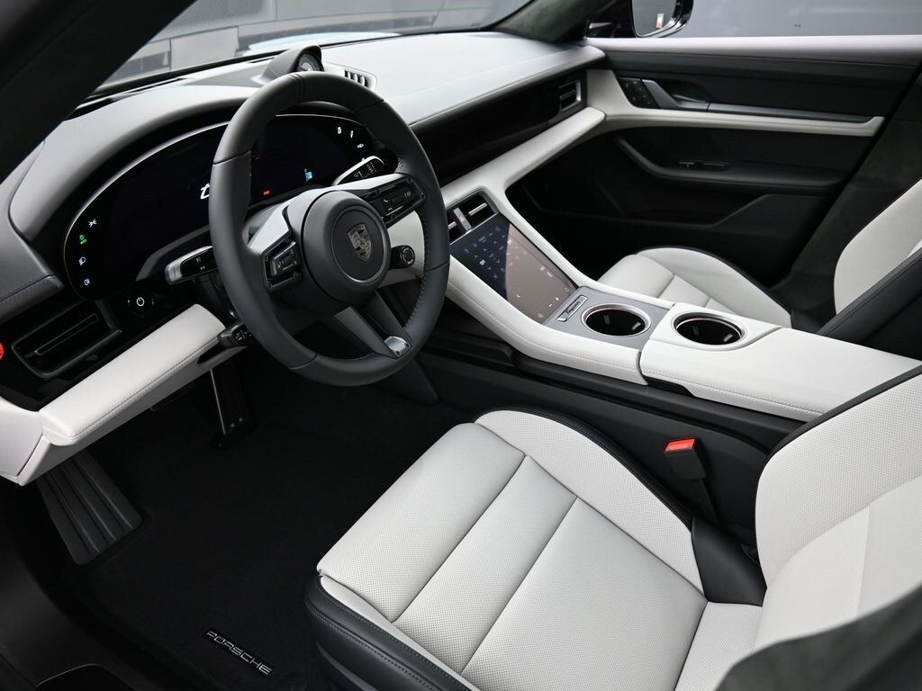 2026 Porsche Taycan Turbo photo 4