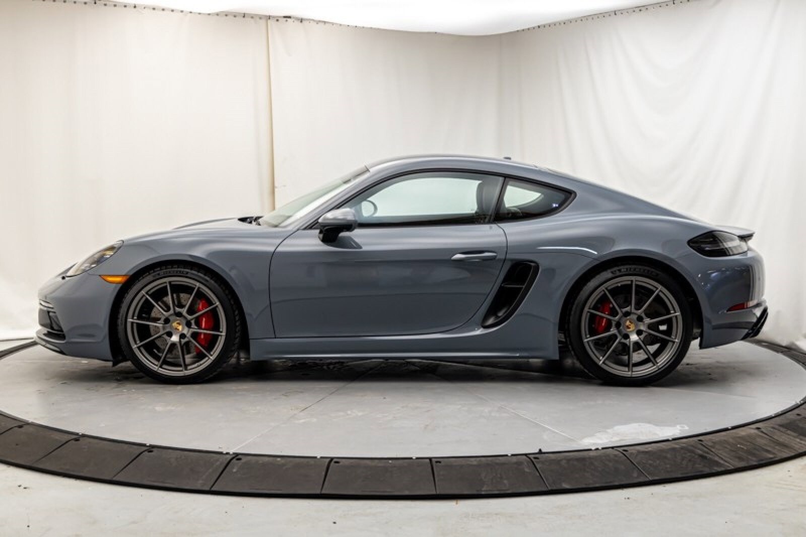 2024 Porsche Cayman GTS 4.0 photo 2