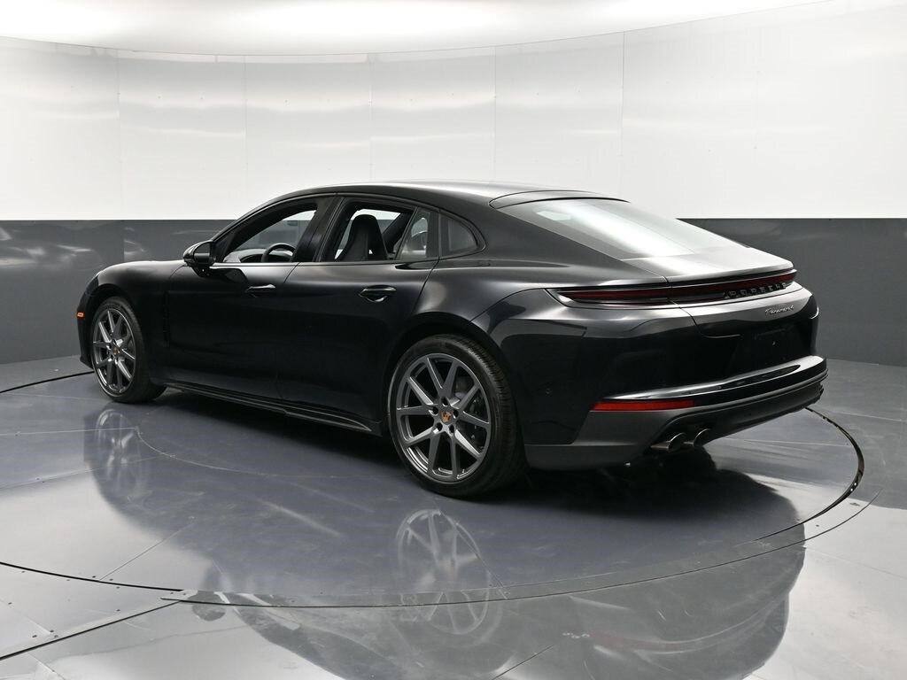 2025 Porsche Panamera 4 photo 3