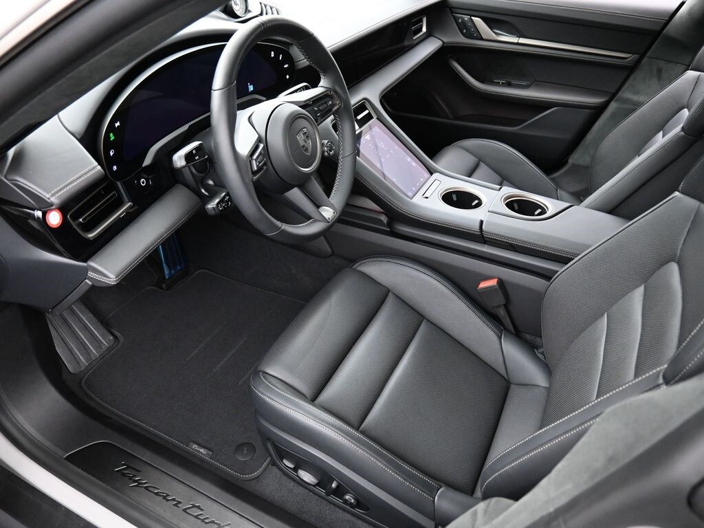 2025 Porsche Taycan Turbo photo 4