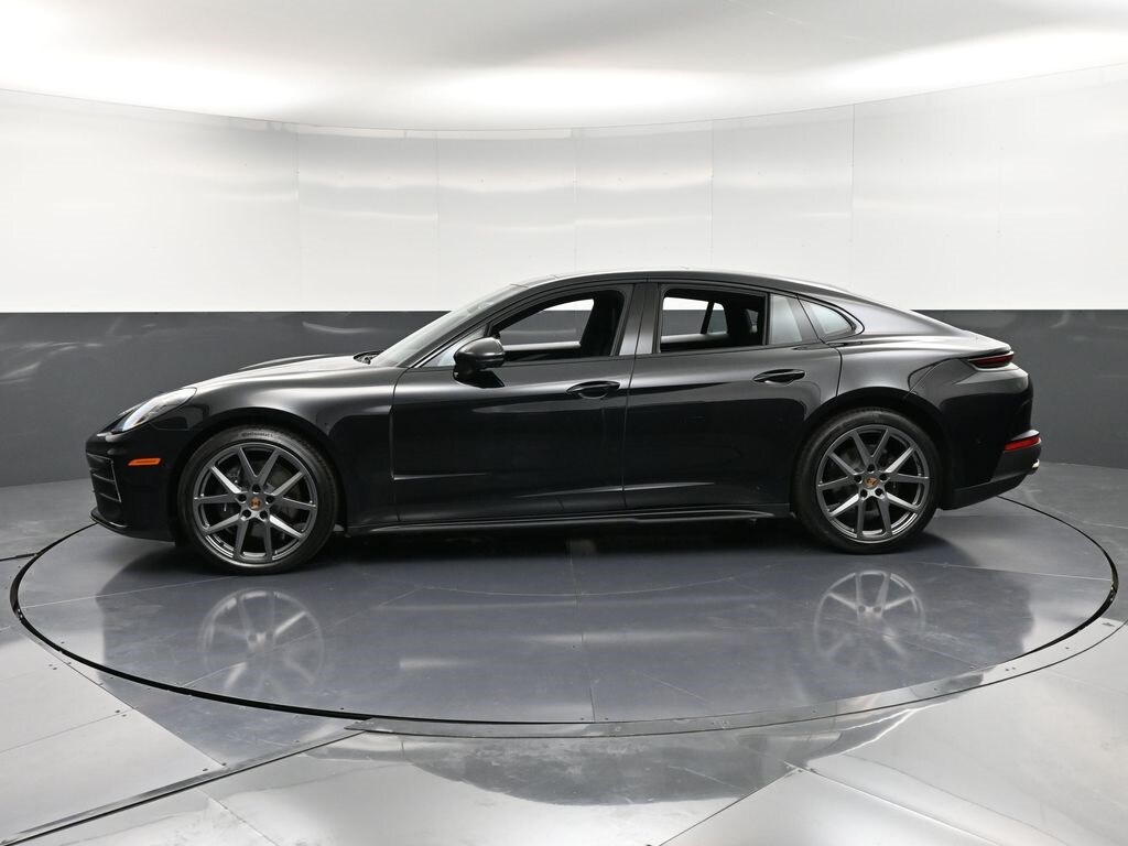 2025 Porsche Panamera 4 photo 2