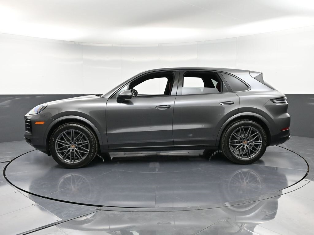 2025 Porsche Cayenne photo 2