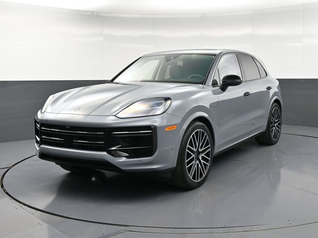2025 Porsche Cayenne Turbo E-Hybrid's photo