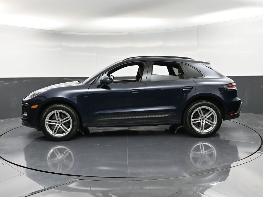 2023 Porsche Macan T photo 2