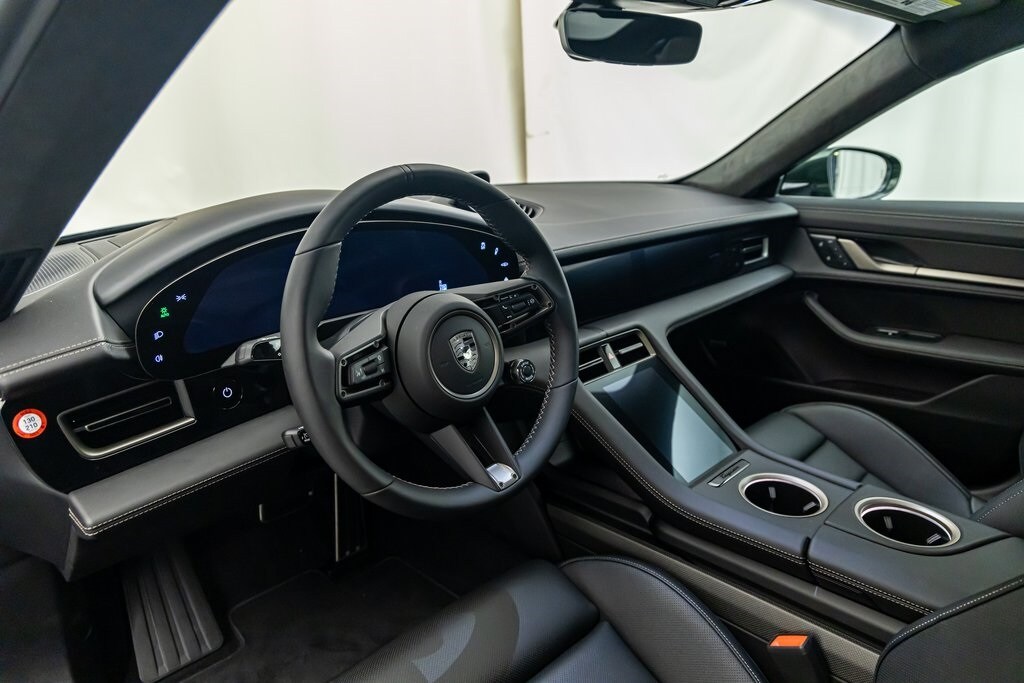 2025 Porsche Taycan Turbo S photo 4