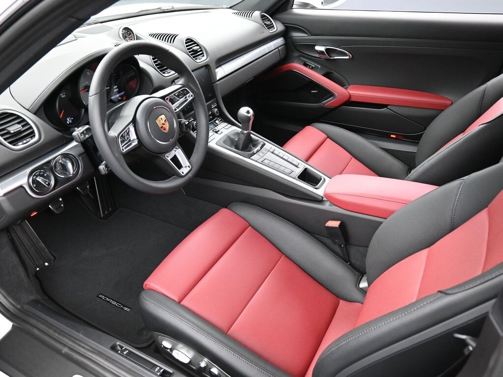 2025 Porsche Cayman S photo 4