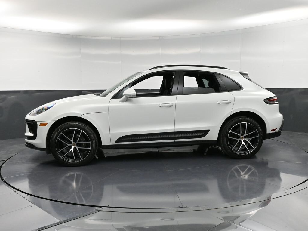 2024 Porsche Macan S photo 2