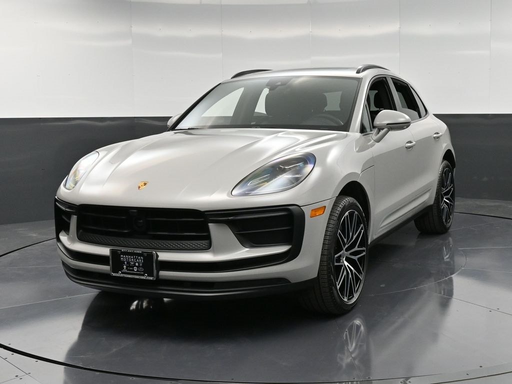2025 Porsche Macan Base