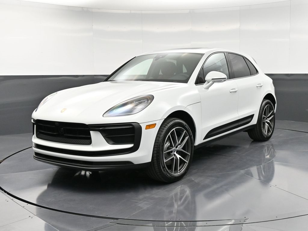 2026 Porsche Macan Base