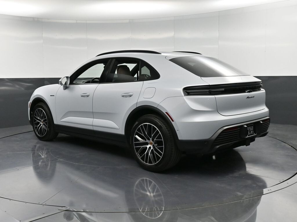 2025 Porsche Macan Electric 4 photo 3