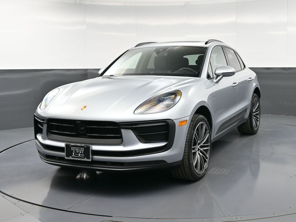 2026 Porsche Macan -'s photo