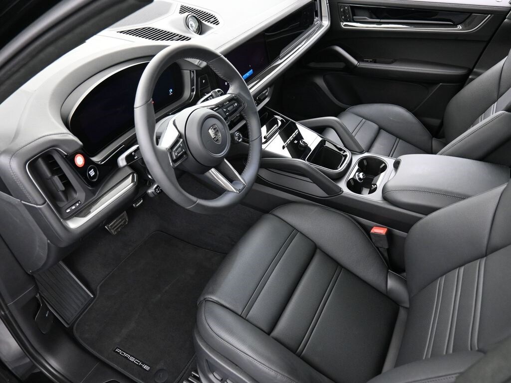 2025 Porsche Cayenne E-Hybrid Turbo photo 4