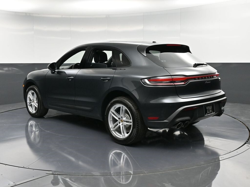 2025 Porsche Macan T photo 3