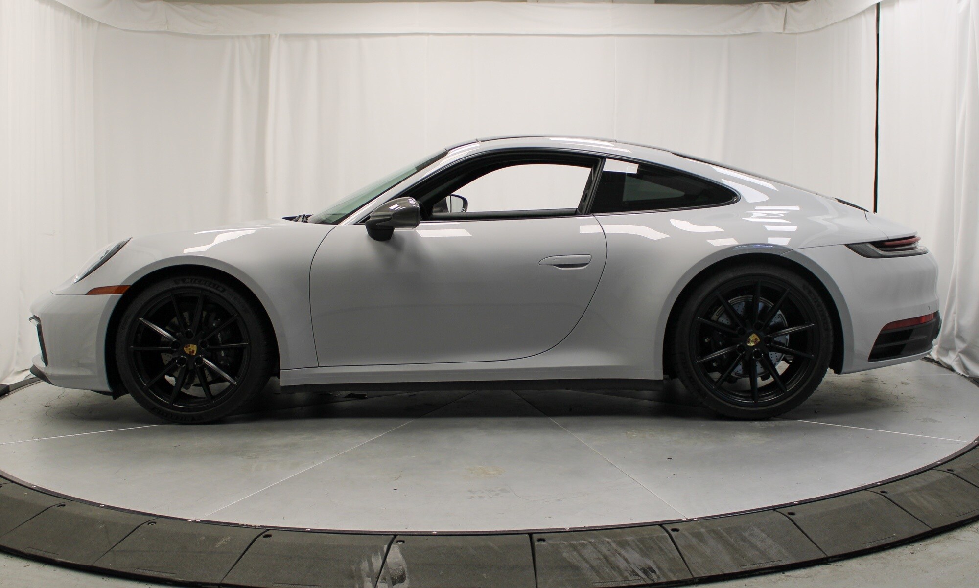 2024 Porsche 911 T photo 2