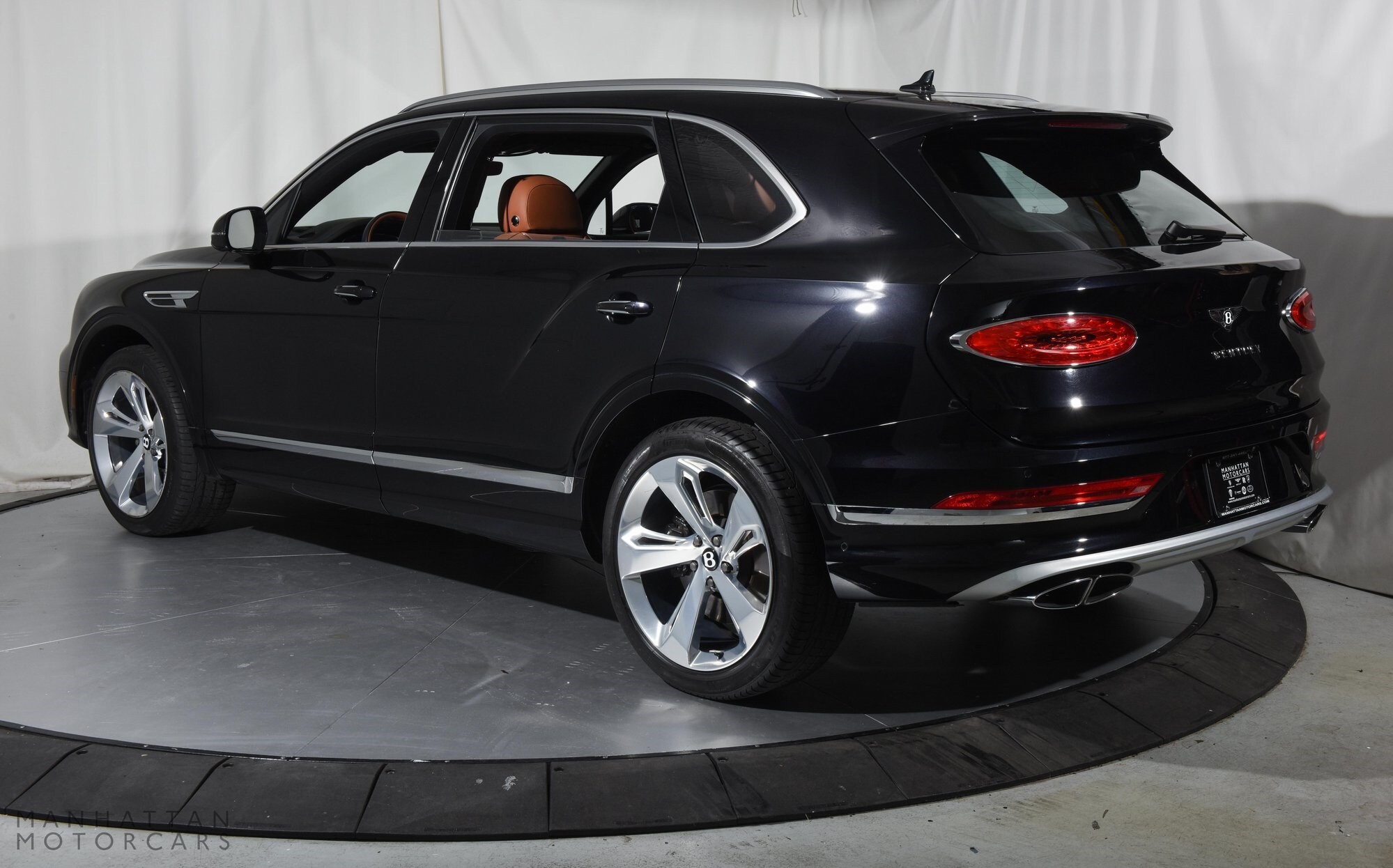 2023 Bentley Bentayga EWB photo 3