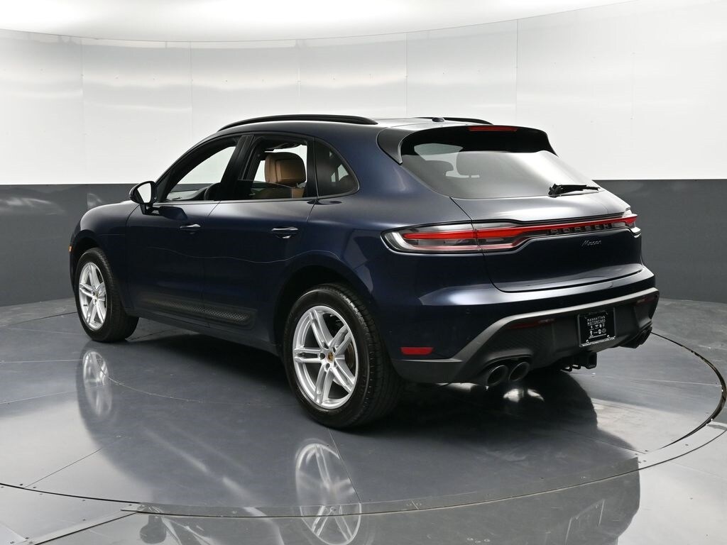 2023 Porsche Macan T photo 3