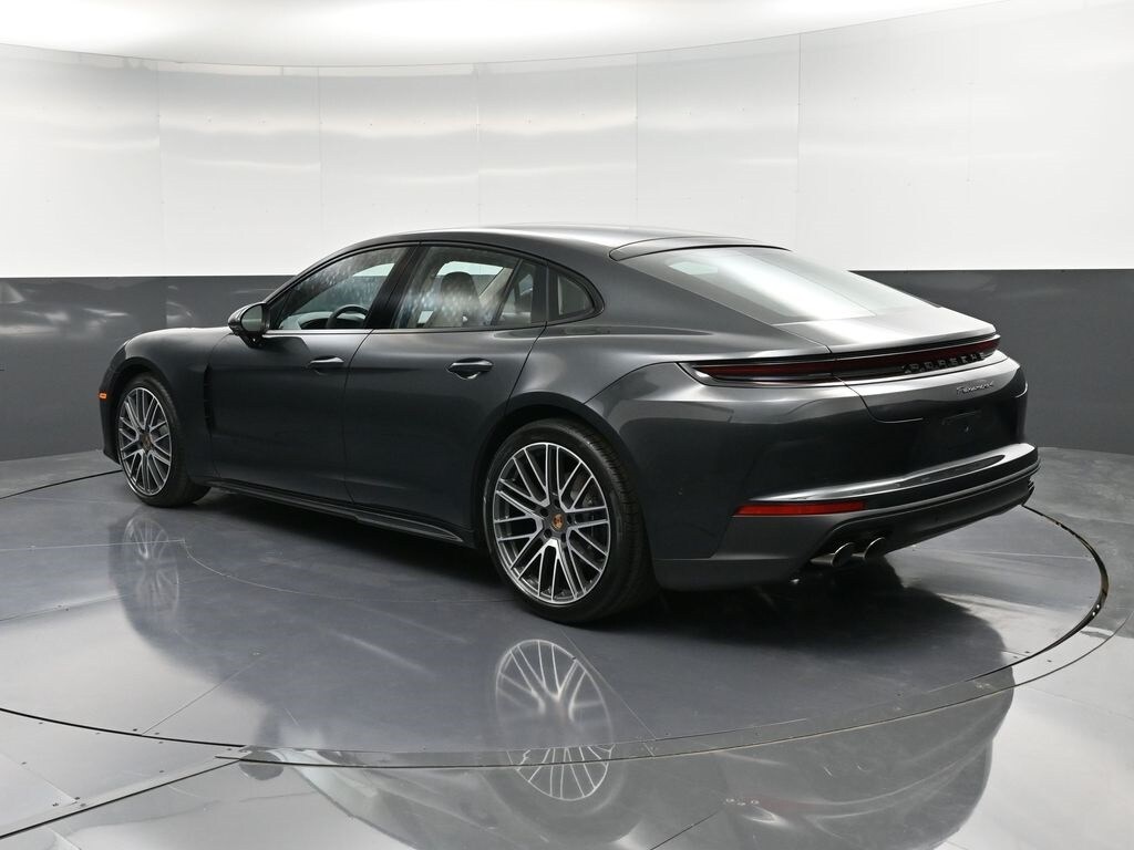 2026 Porsche Panamera 4 photo 3