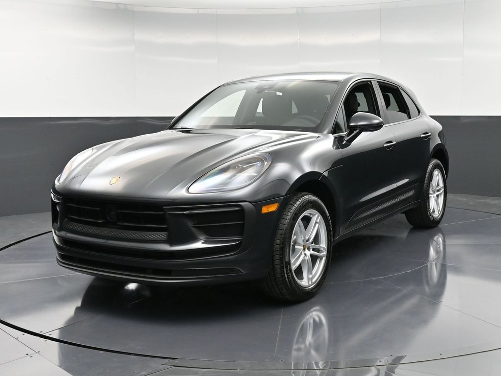2025 Porsche Macan Base