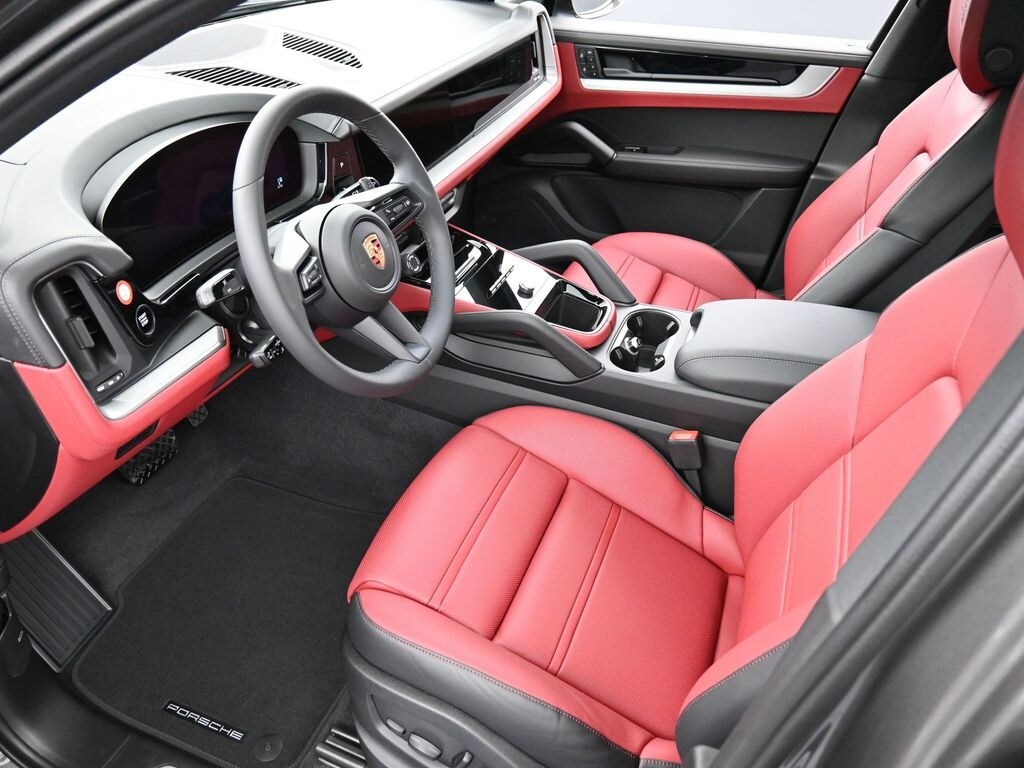 2025 Porsche Cayenne photo 4