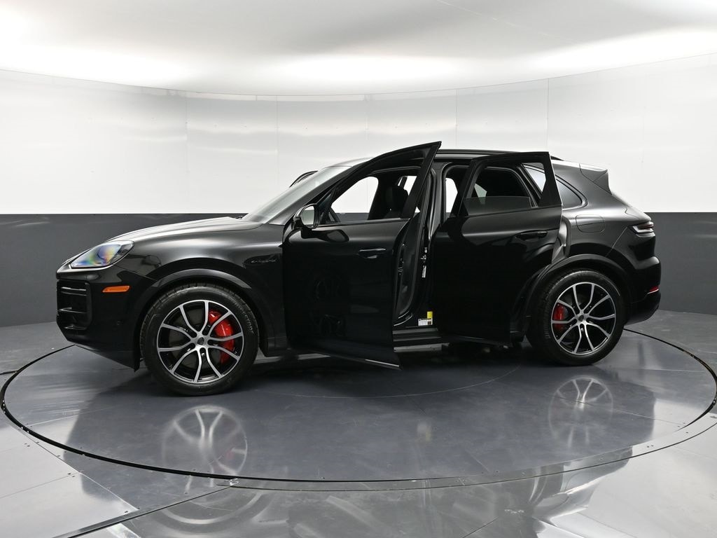2026 Porsche Cayenne Turbo E-Hybrid - Photo 38