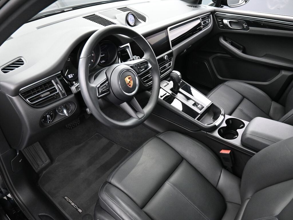 2022 Porsche Macan Base photo 4