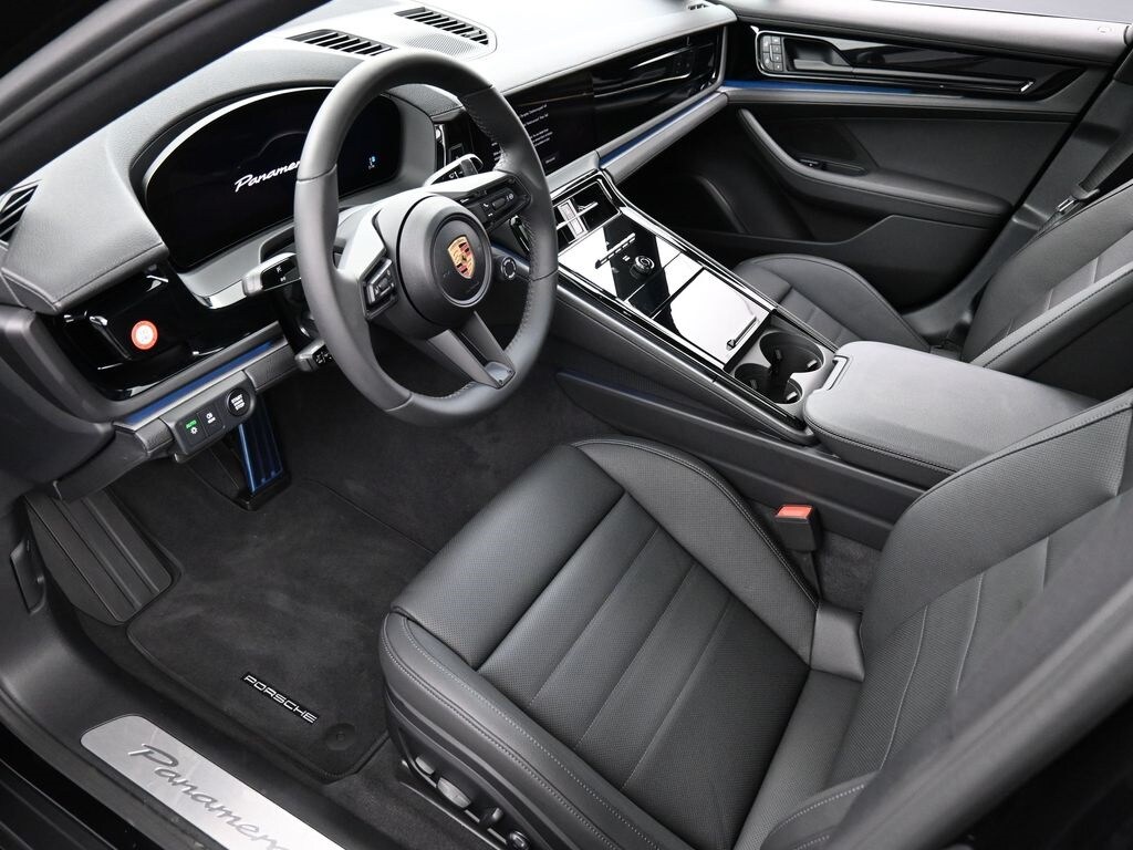 2025 Porsche Panamera 4 photo 4