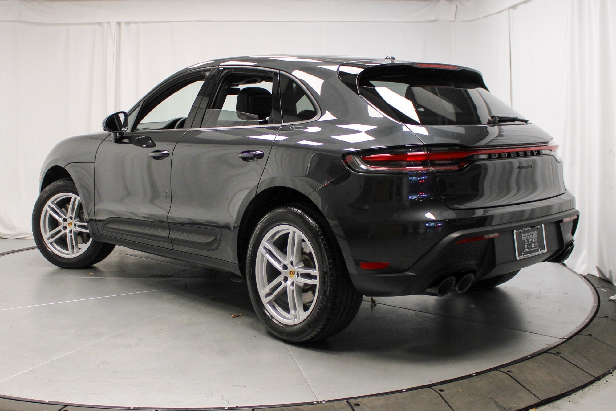 2025 Porsche Macan T photo 3