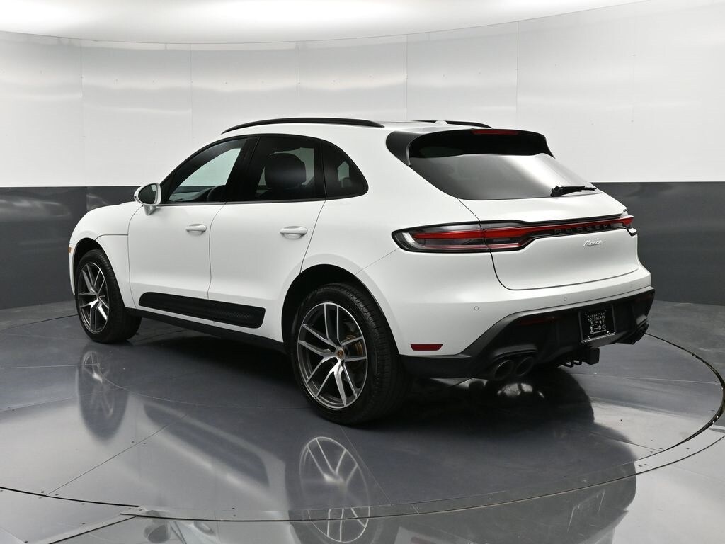 2025 Porsche Macan T photo 3