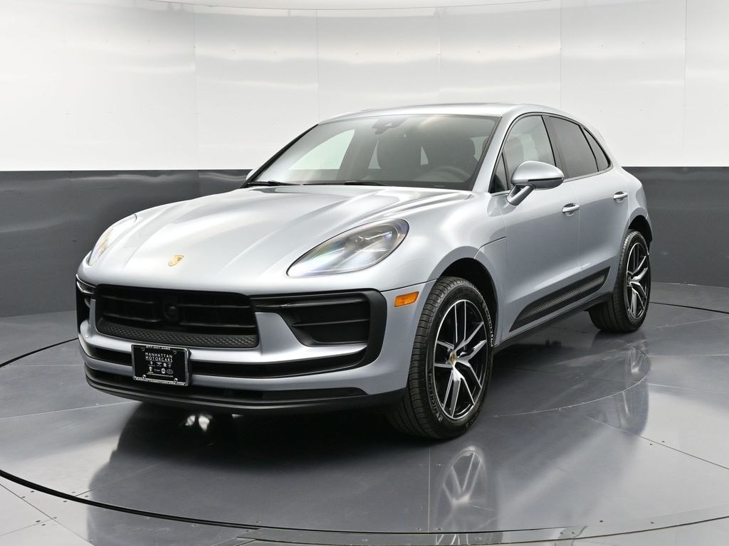 2025 Porsche Macan's photo