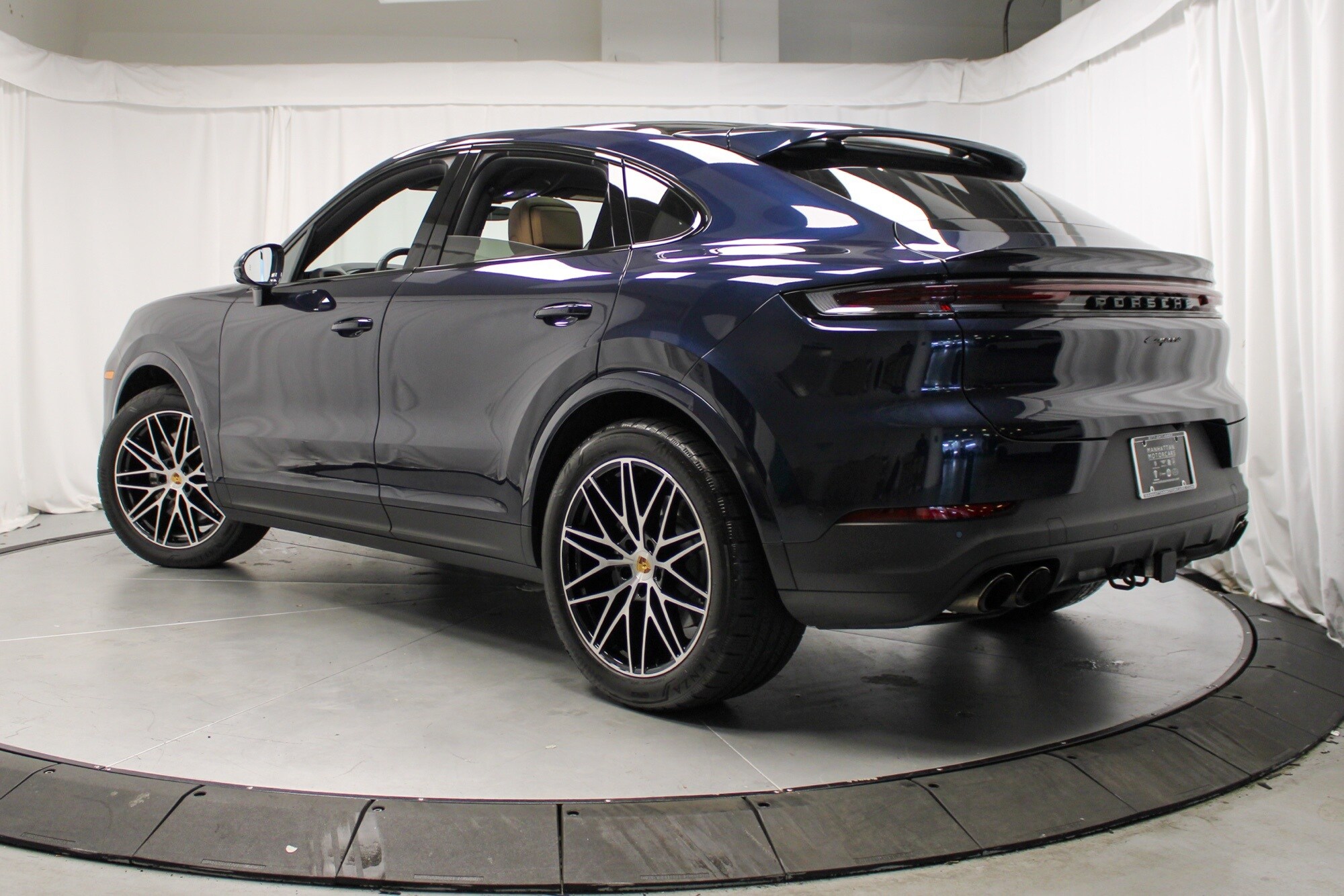 2025 Porsche Cayenne Coupe Base photo 3