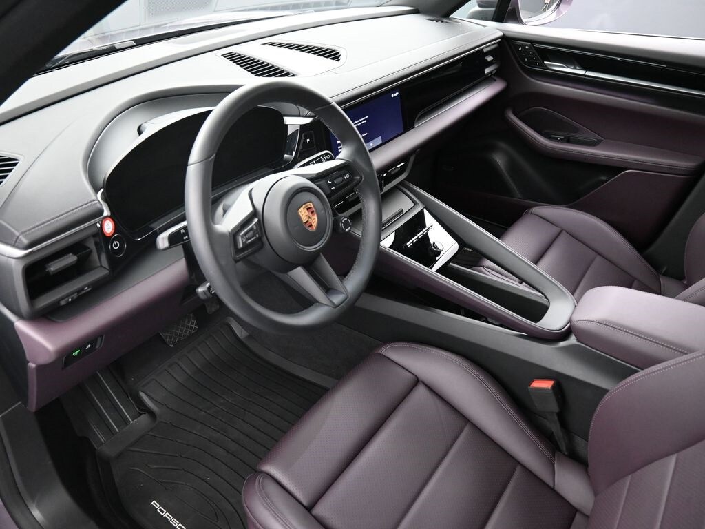 2025 Porsche Macan Electric 4 photo 4
