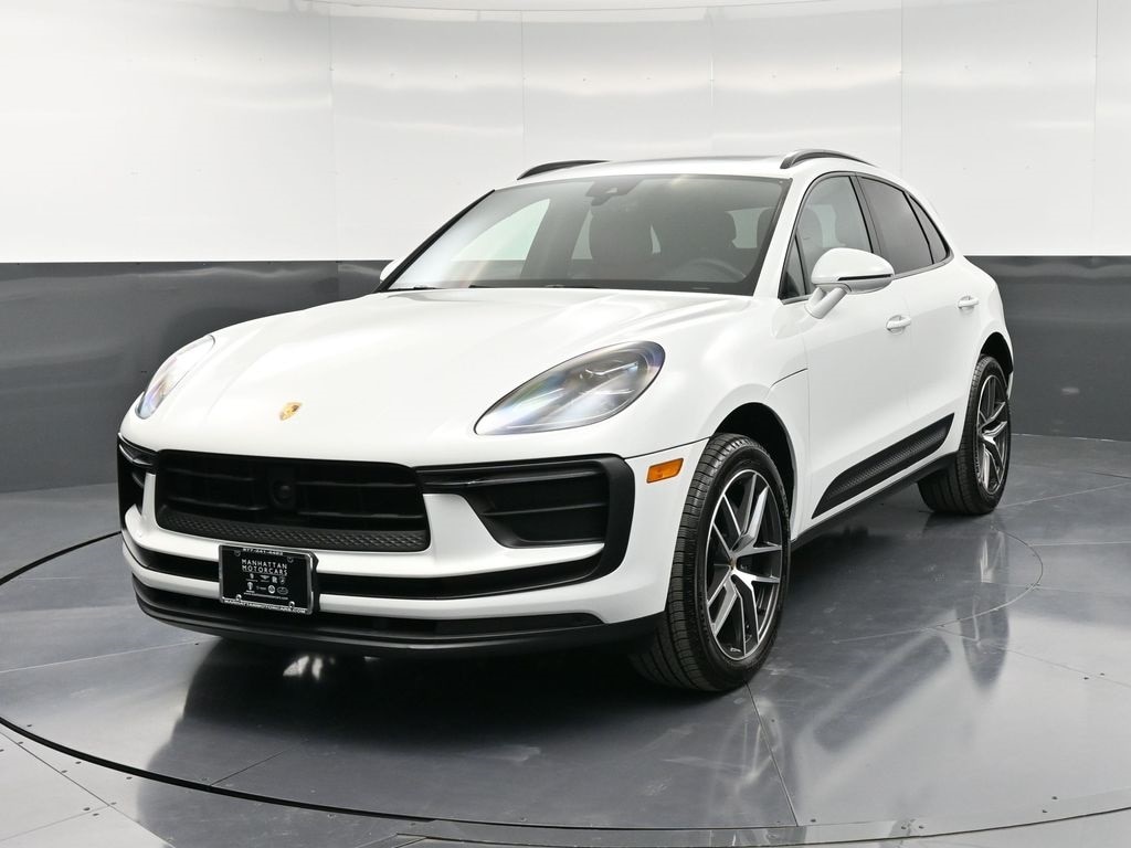 2025 Porsche Macan Base