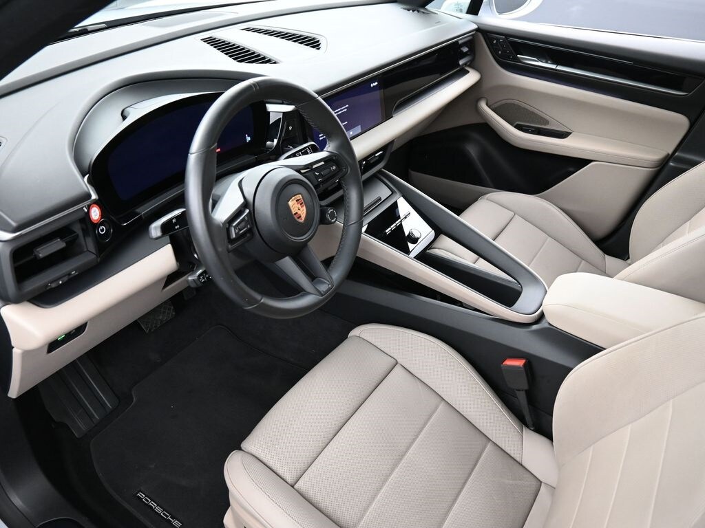 2025 Porsche Macan Electric 4 photo 4