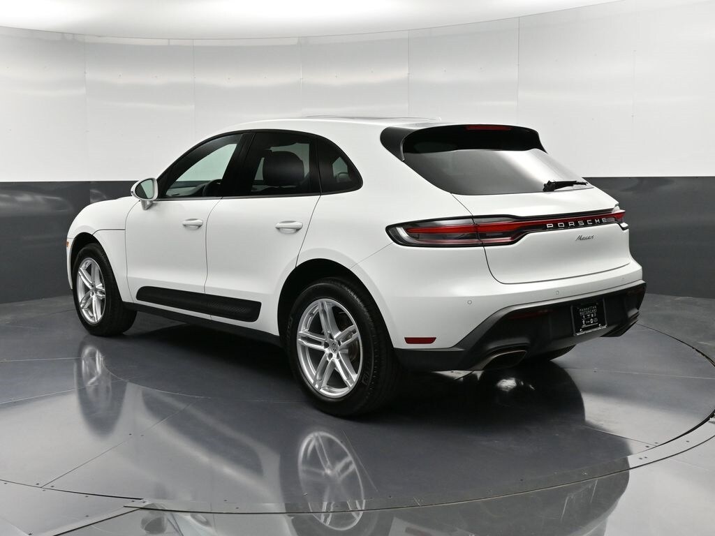 2025 Porsche Macan Base photo 3