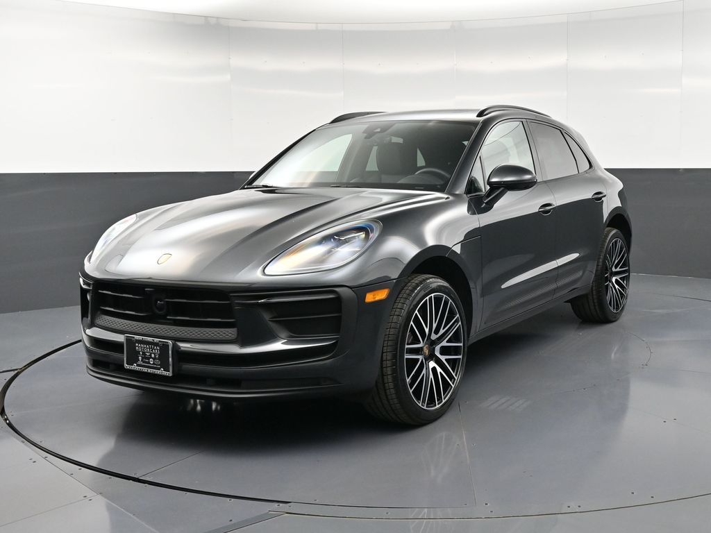 2026 Porsche Macan -'s photo