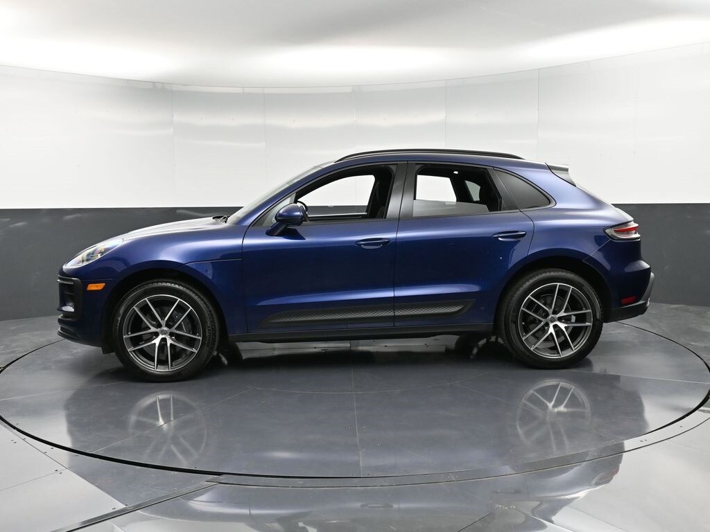 2025 Porsche Macan T photo 2