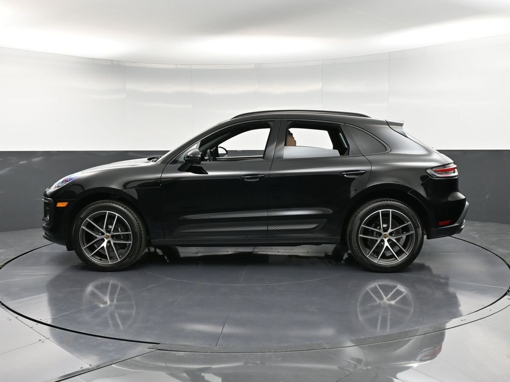 2025 Porsche Macan T photo 2