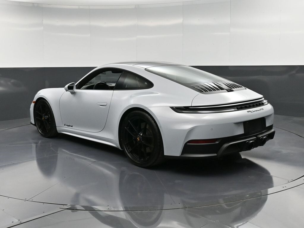 2026 Porsche 911 GTS photo 3