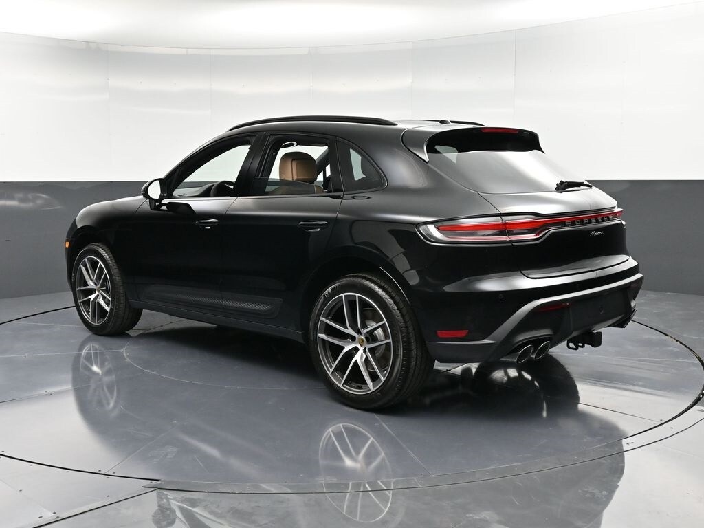 2025 Porsche Macan T photo 3