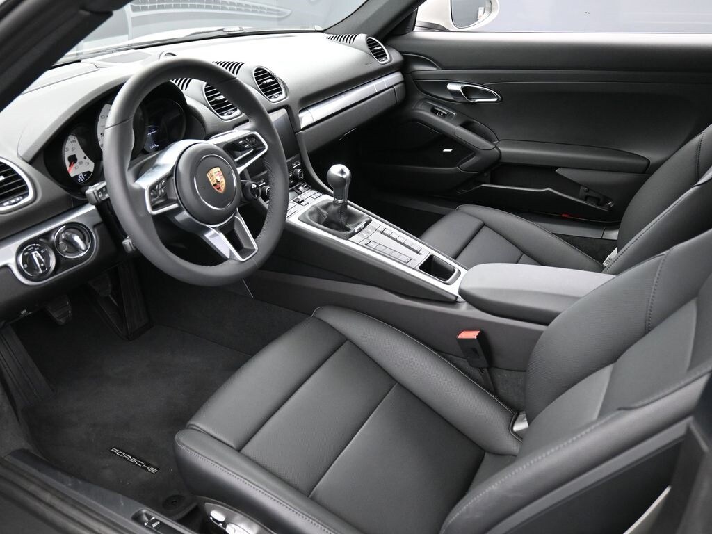 2024 Porsche Cayman Base photo 4