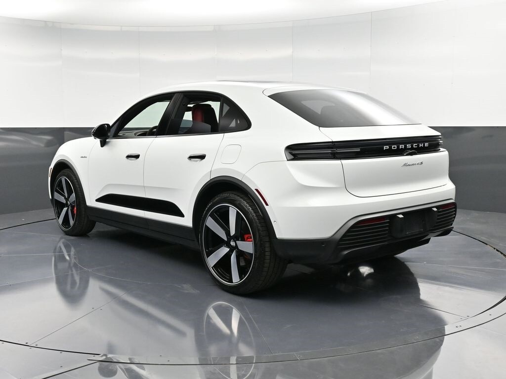 2025 Porsche Macan Electric photo 3