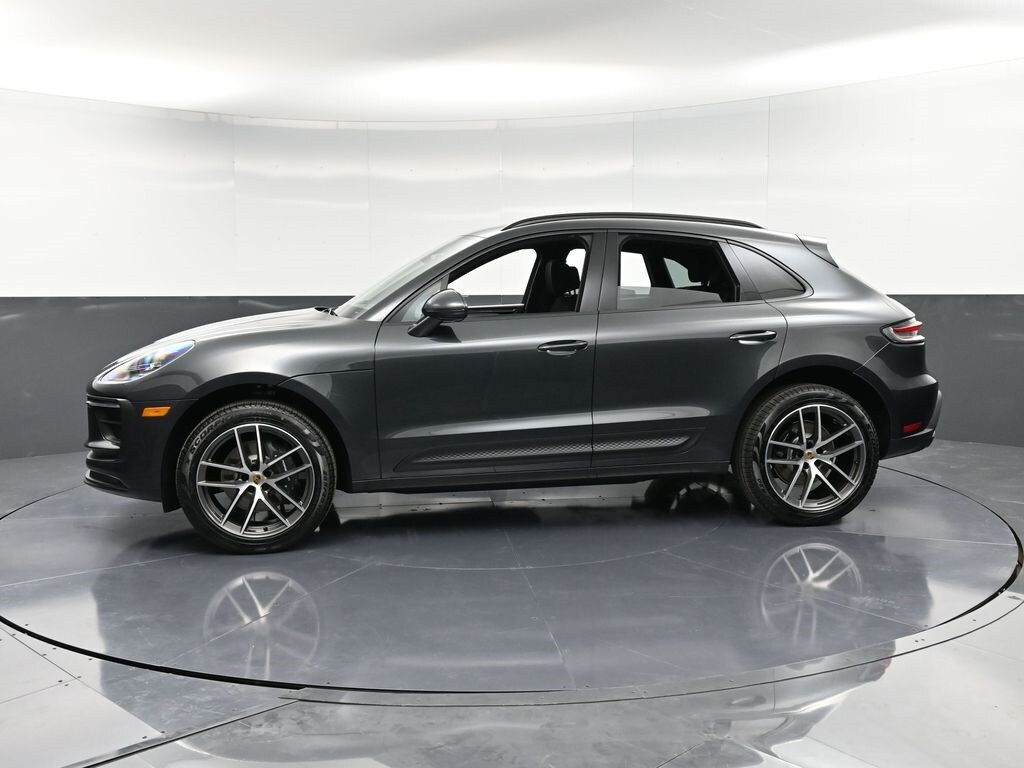2026 Porsche Macan T photo 2