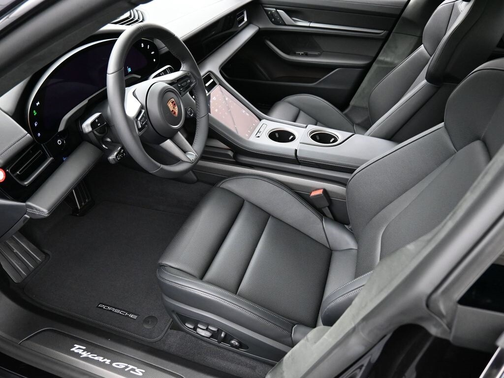 2025 Porsche Taycan GTS photo 4