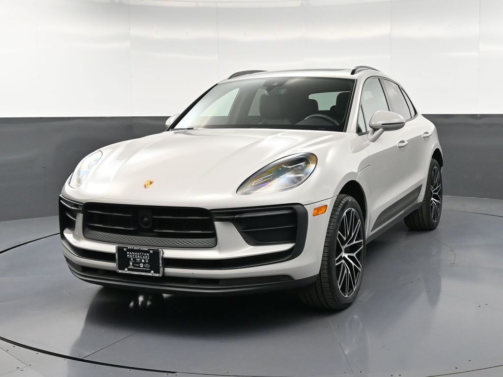 2023 Porsche Macan T's photo