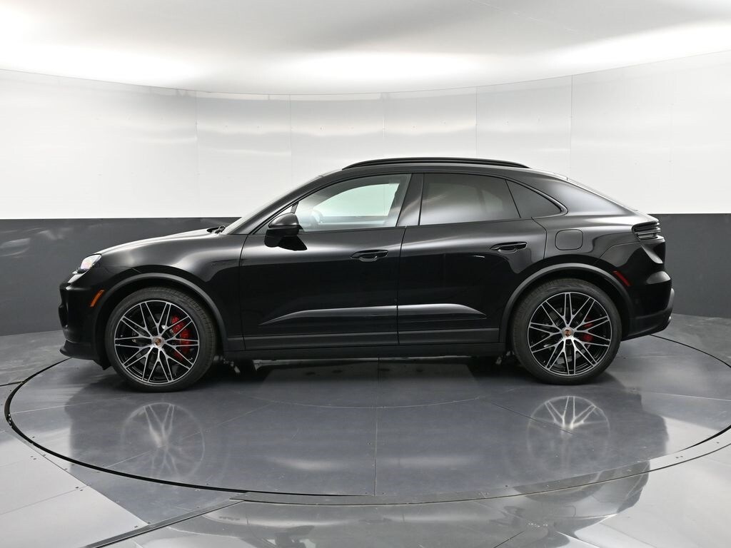 2025 Porsche Macan Electric photo 2
