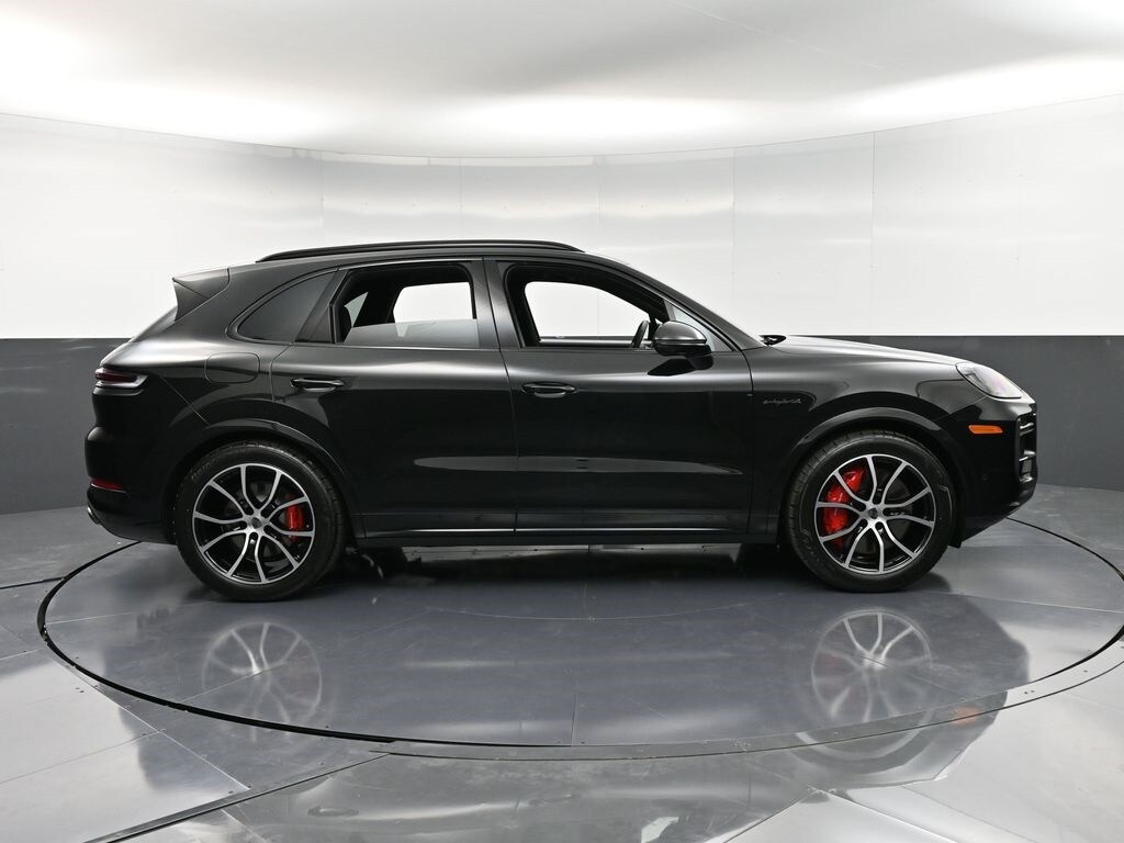 2026 Porsche Cayenne Turbo E-Hybrid - Photo 8
