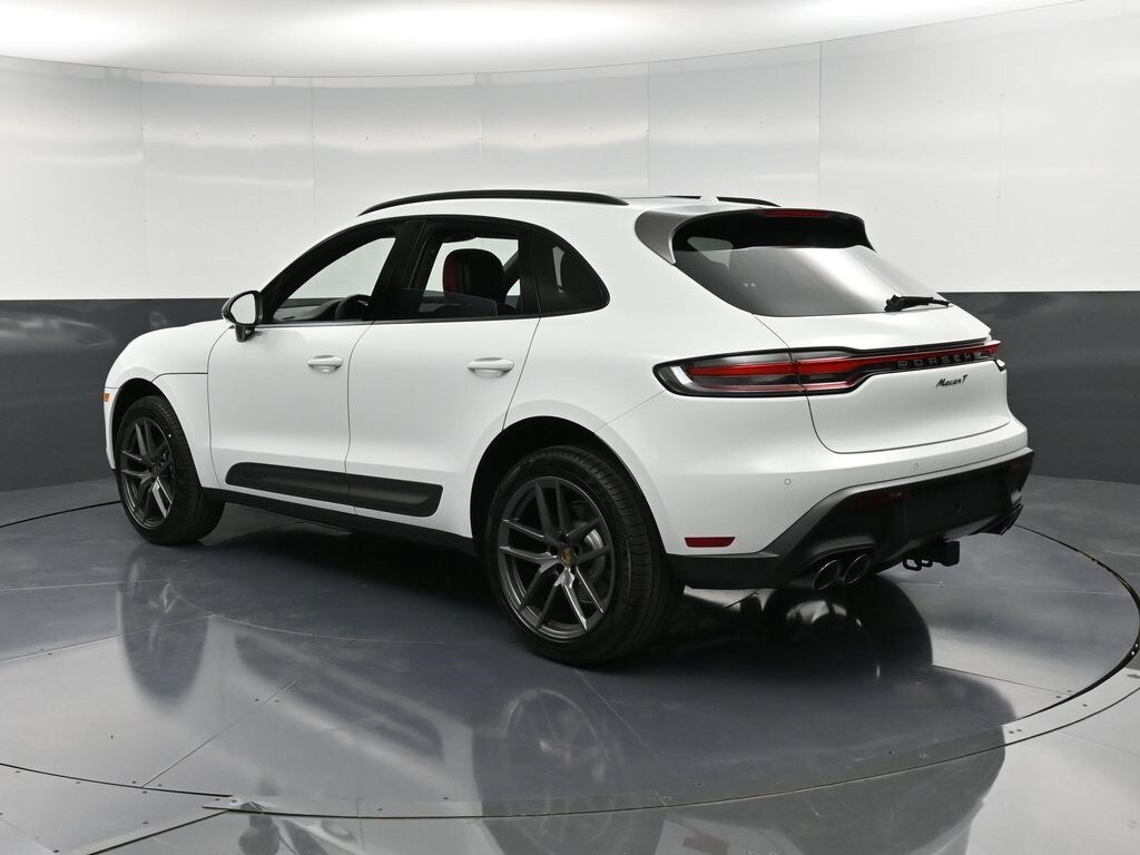 2026 Porsche Macan T photo 3