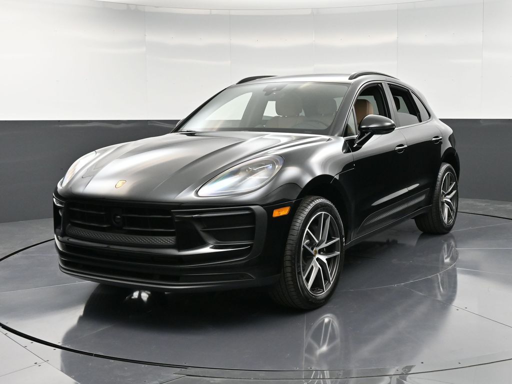 2025 Porsche Macan -'s photo