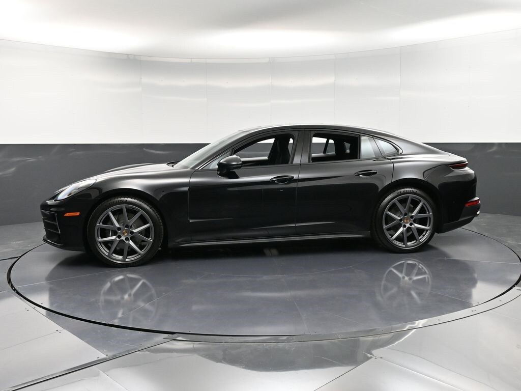 2025 Porsche Panamera 4 photo 2